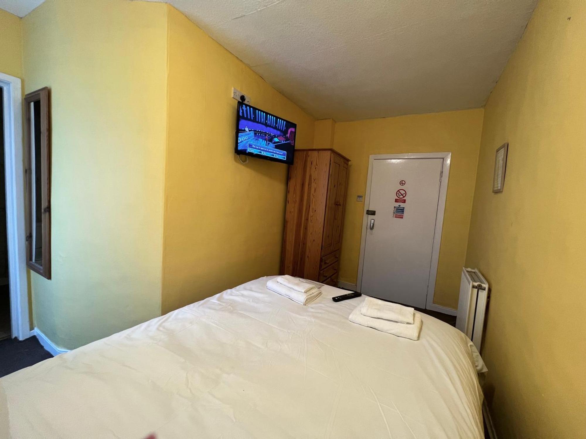 Self Check In Room Accommodation Only The Castle, Колдстрийм Екстериор снимка
